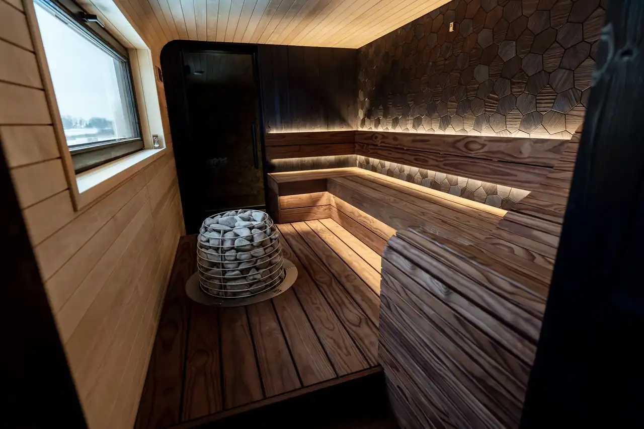 Vackert designad bastu med LED-belysning