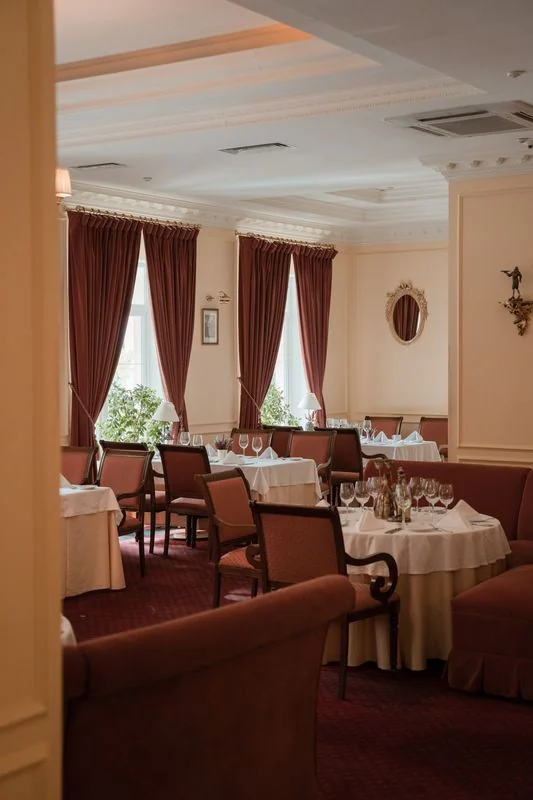 Privat middagsrum med elegant dukning